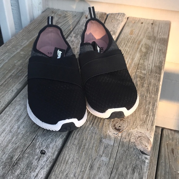 avia asym strap shoes